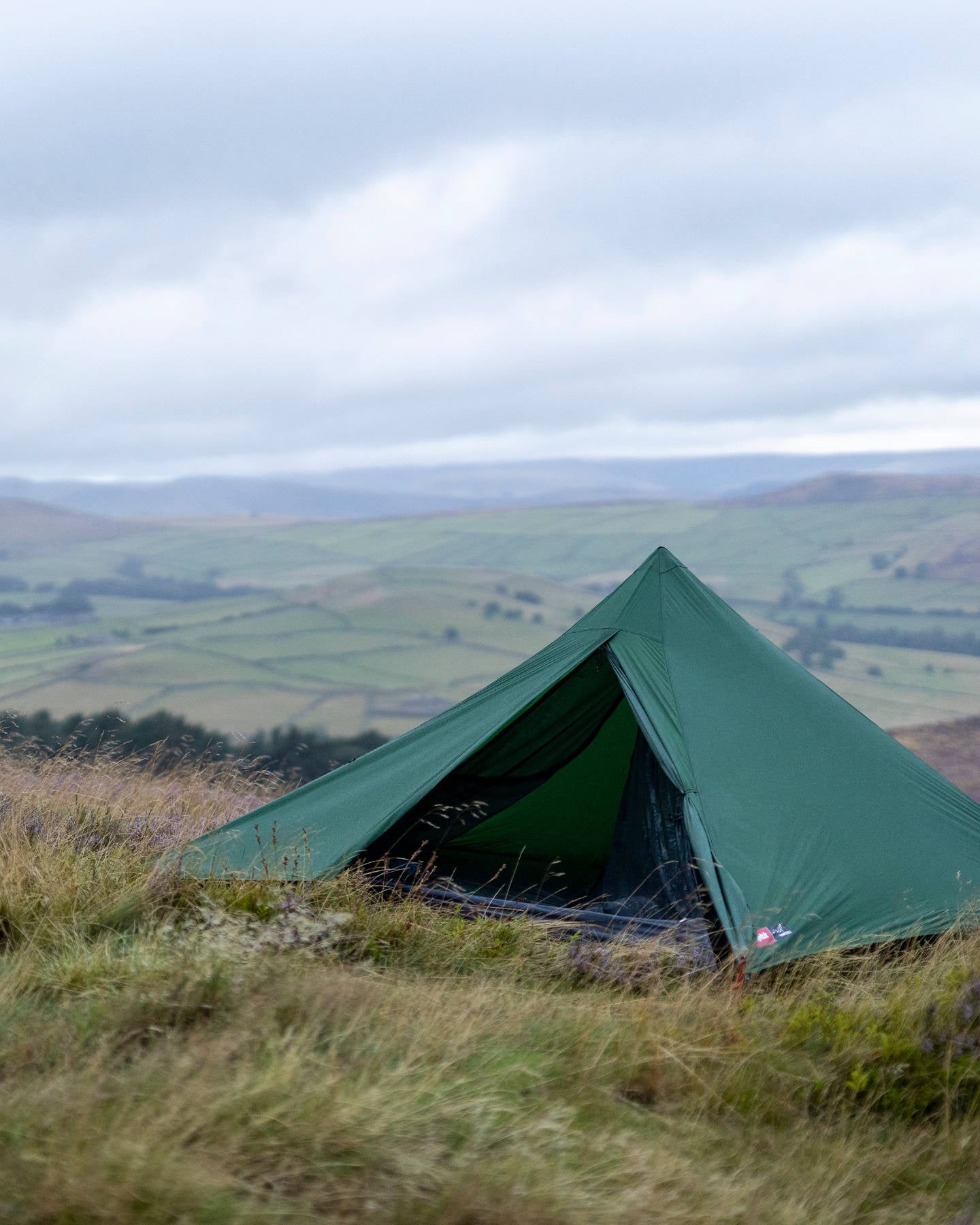 Lighweight pyramid tarp tent